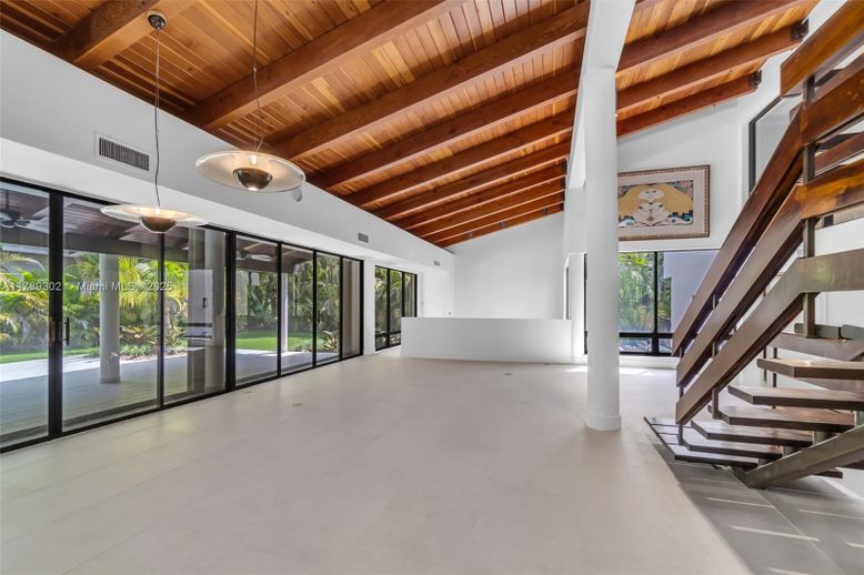Empty room, Interior, Wooden Beams, Wooden Ceilings