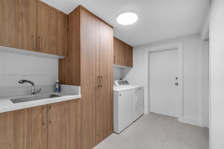 Interior, Washer