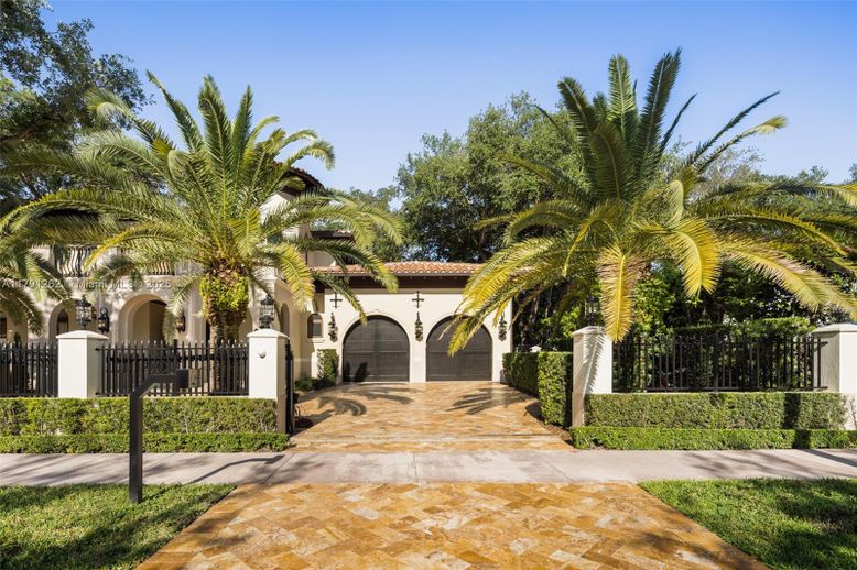 Attached, Exterior, Facade, Spanish Mediterranean