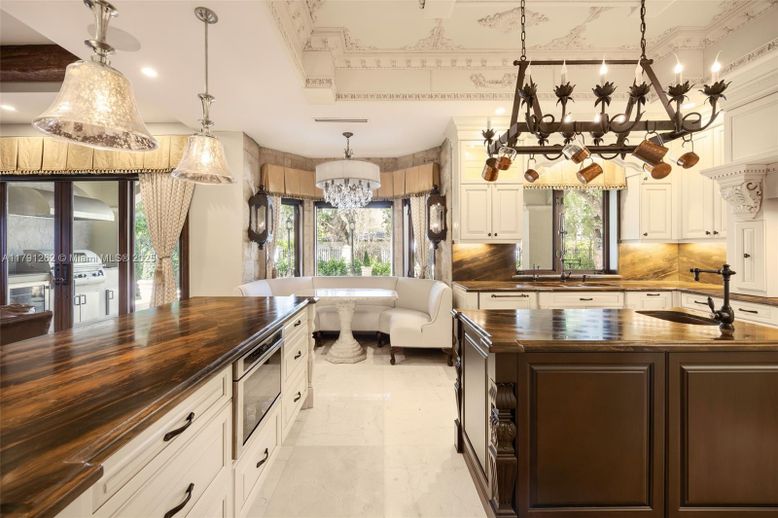 Chandelier, Dining room, Interior, Kitchen, Living room, Pendant Lights, Recessed Lighting