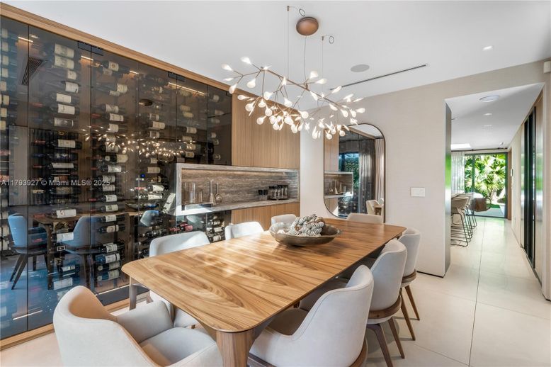 Dining room, Interior, Pendant Lights, Recessed Lighting