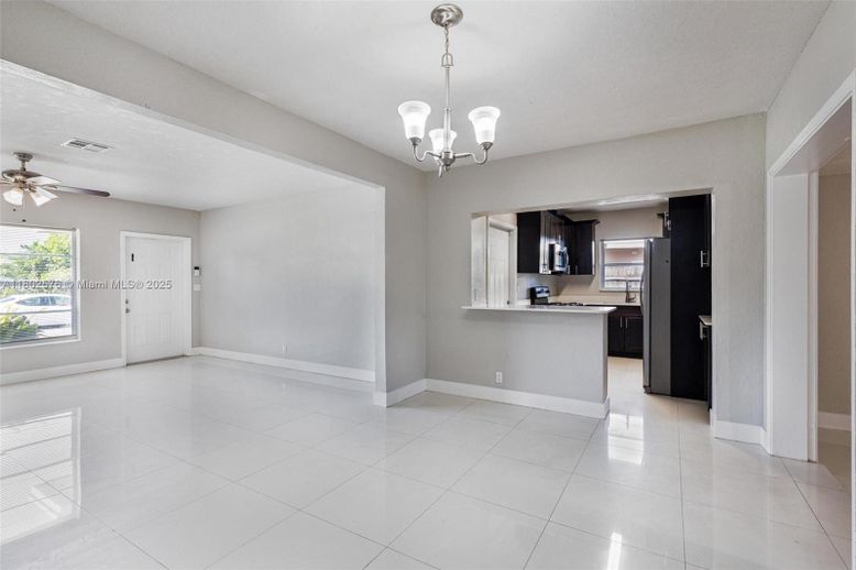 Chandelier, Empty room, Interior, Kitchen
