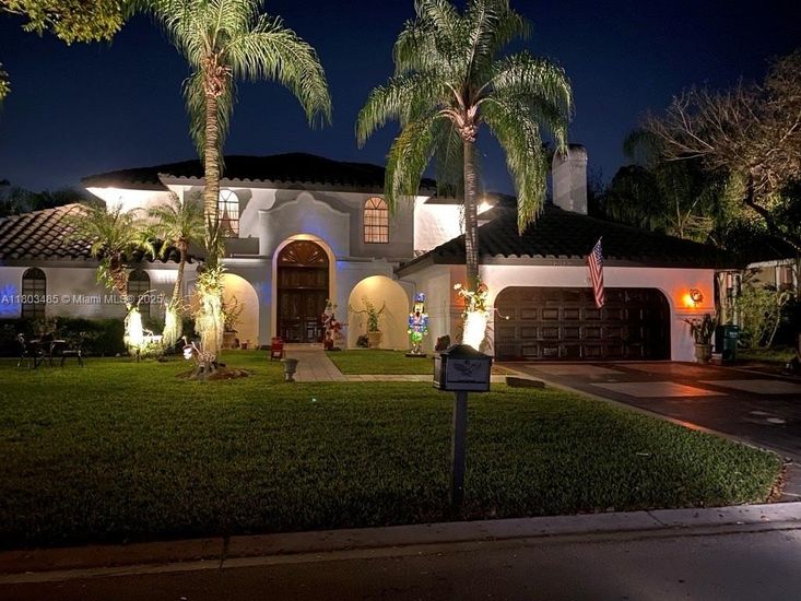 Attached, Exterior, Facade, Spanish Mediterranean