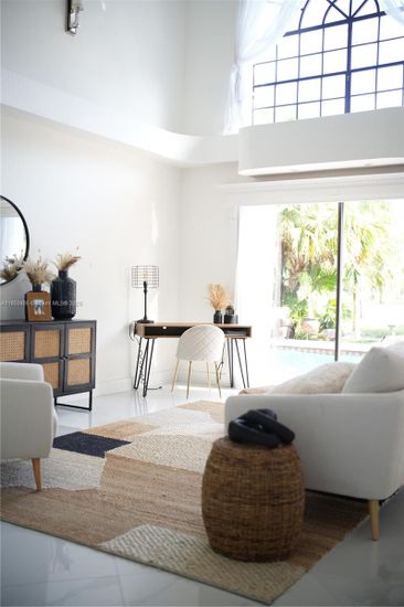 Home Office, Interior