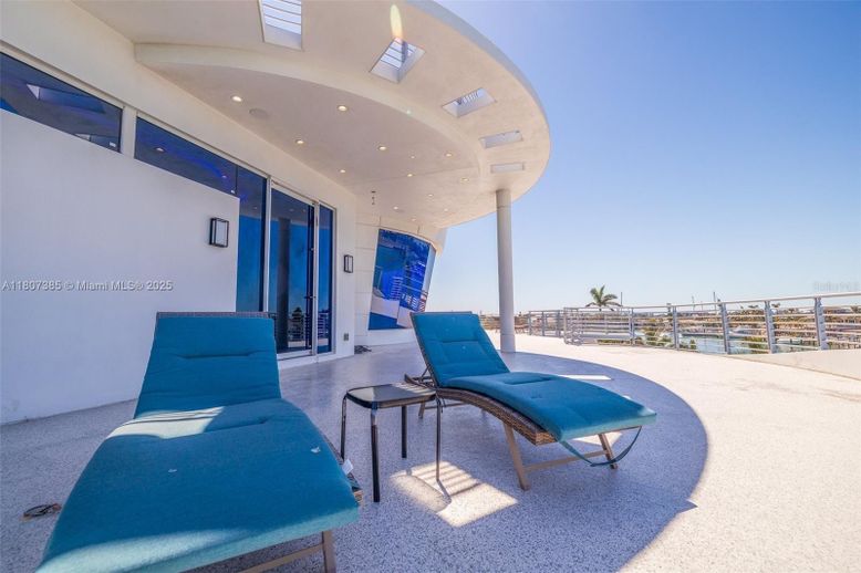 Exterior, Recessed Lighting