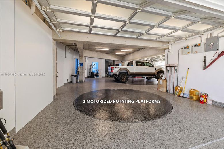Garage, Interior