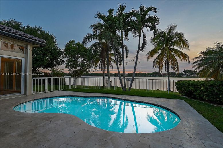 Exterior, Pool, Water