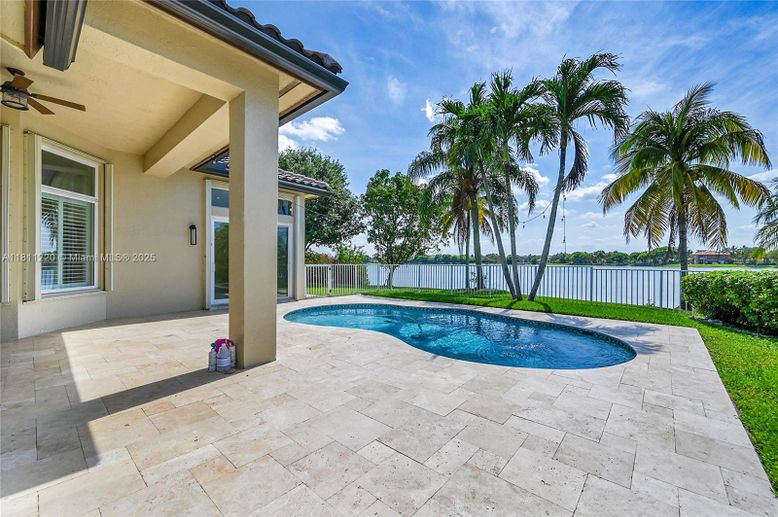 Exterior, Pool, Water