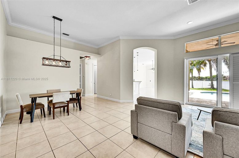 Dining room, Interior, Pendant Lights, Recessed Lighting
