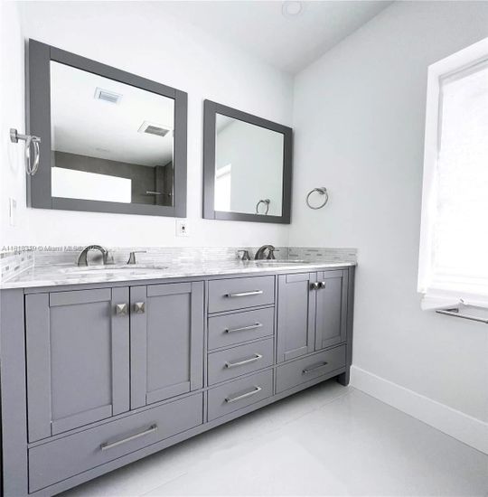 Bathroom, Dual Sink Vanities, Interior
