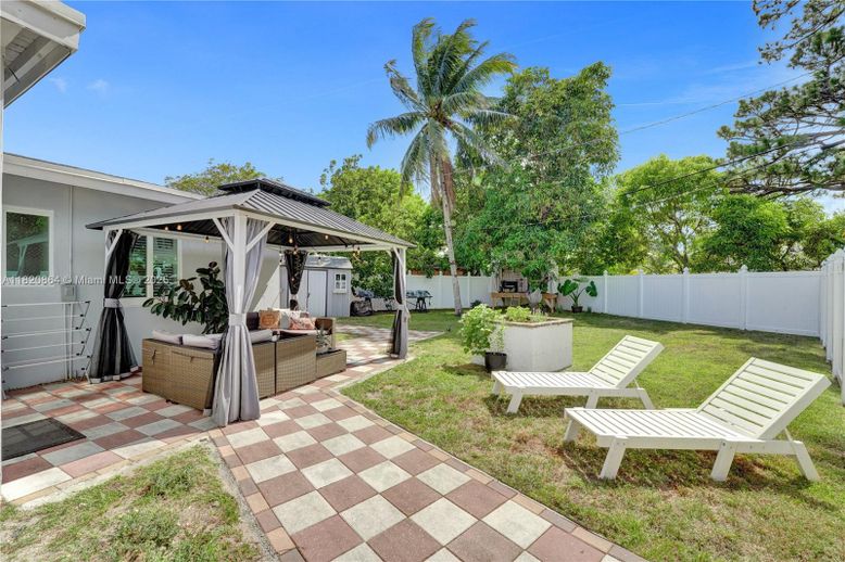 Backyard, Exterior, Hot Tub