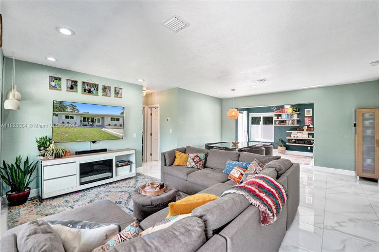 Interior, Living room, Marble, Pendant Lights, Recessed Lighting