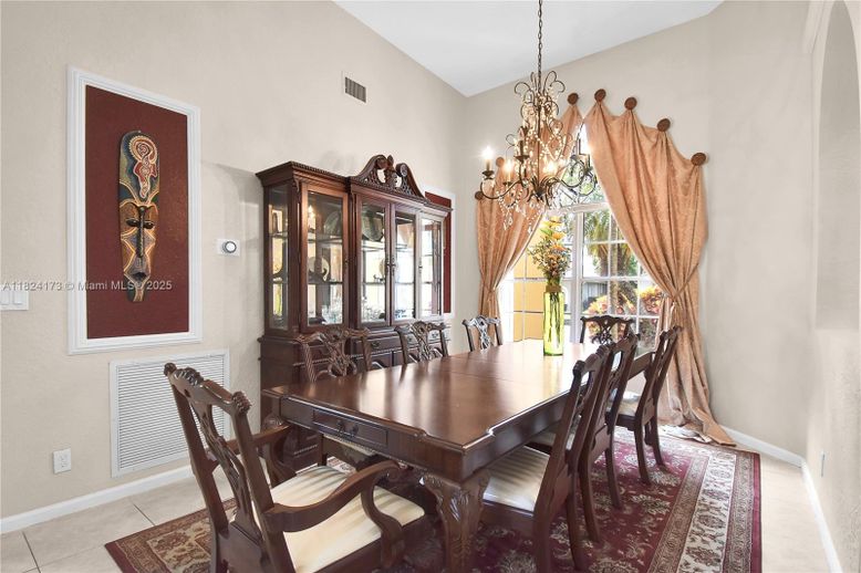 Chandelier, Dining room, Interior