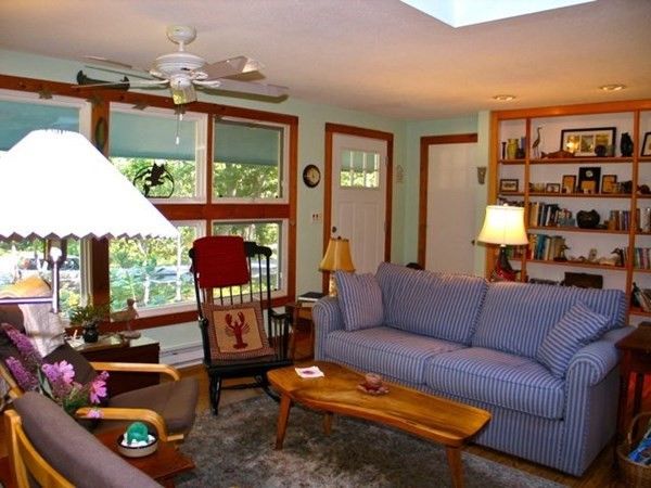 Interior, Wood Texture Flooring, Recessed Lighting, Living room