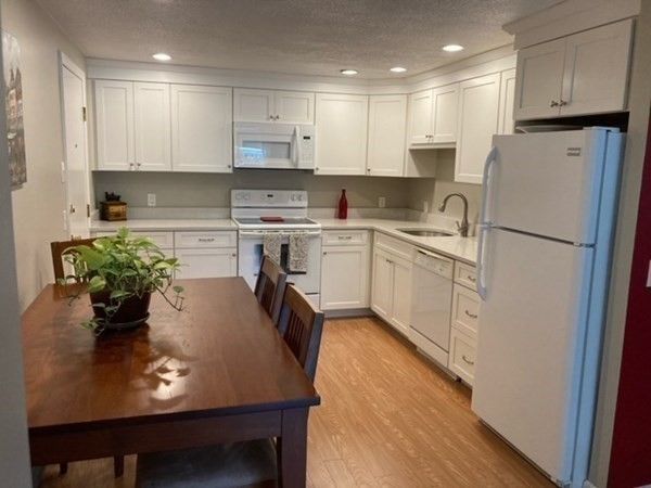 Dining room, Interior, Kitchen, Recessed Lighting, Wood Texture Flooring