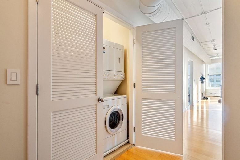 Interior, Utility Closets, Washer, Wood Texture Flooring
