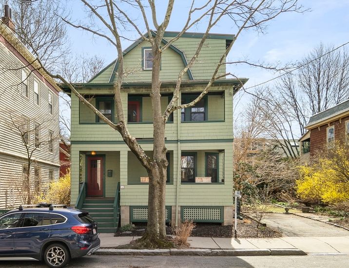 Exterior, Facade, Queen Anne Victorian