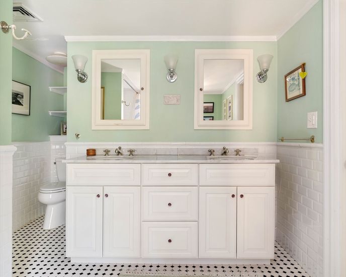 Bathroom, Dual Sink Vanities, Interior