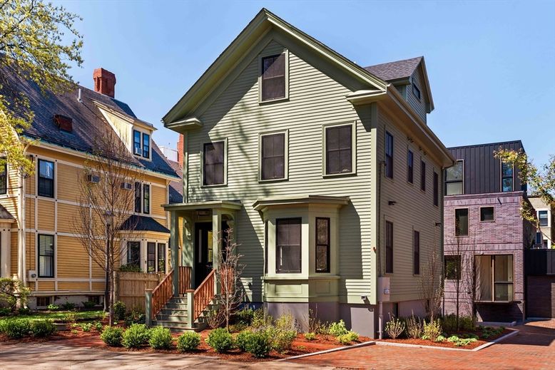 Exterior, Facade, Queen Anne Victorian