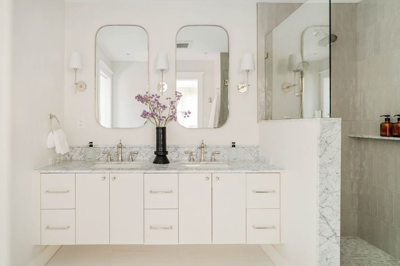 Bathroom, Dual Sink Vanities, Interior