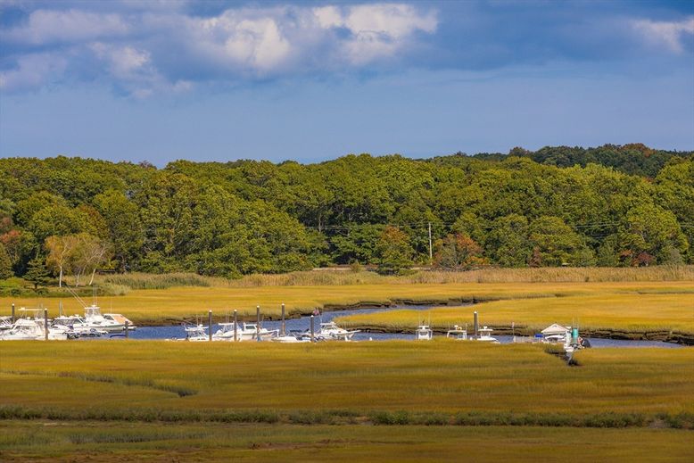 Exterior, Lake
