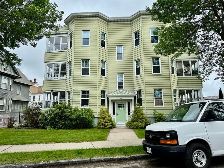 Exterior, Facade, Rowhouse