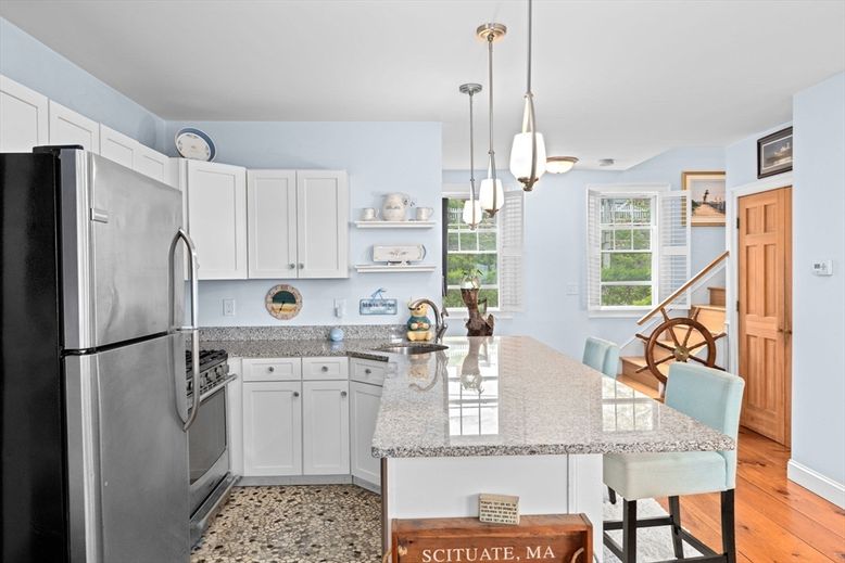 Interior, Kitchen, Pendant Lights, Wood Texture Flooring