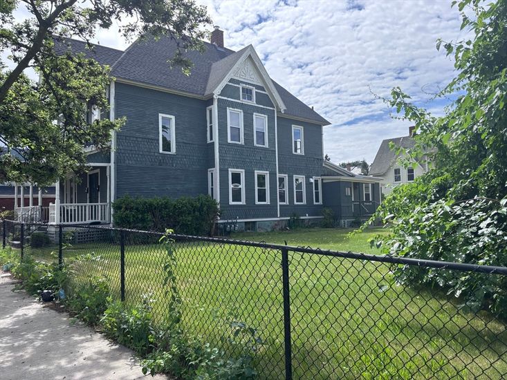 Exterior, Facade, Queen Anne Victorian