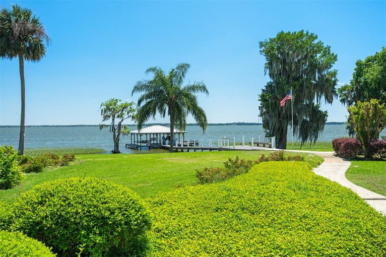 Exterior, Lake