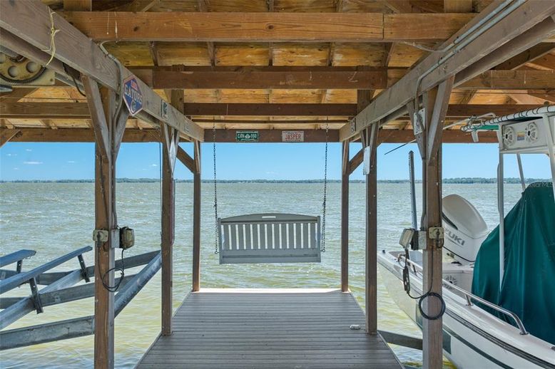 Exterior, Lake