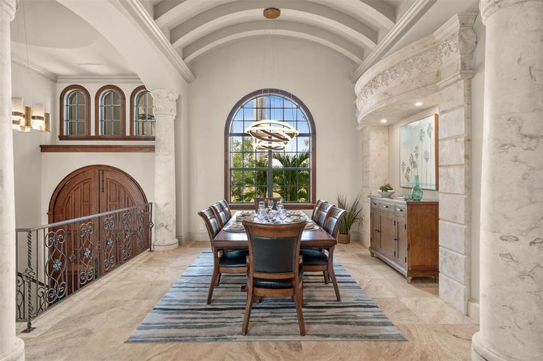 Dining room, Interior, Pendant Lights, Recessed Lighting
