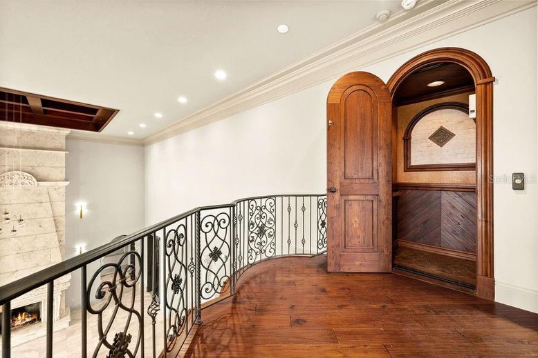 Interior, Recessed Lighting, Wood Texture Flooring