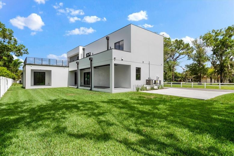 Backyard, Exterior, Facade, Modern