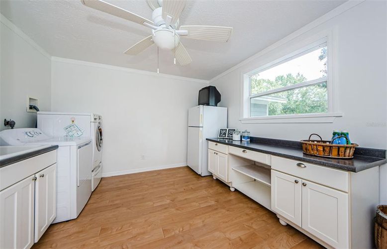 Interior, Washer, Wood Texture Flooring