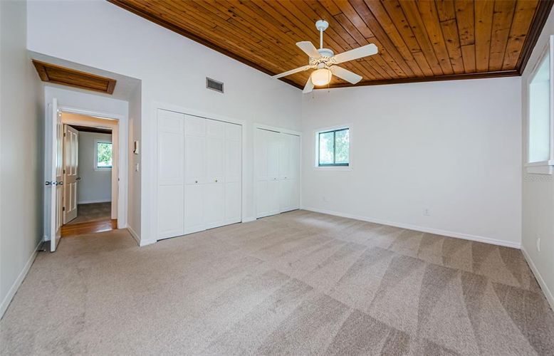 Empty room, Interior, Wooden Ceilings