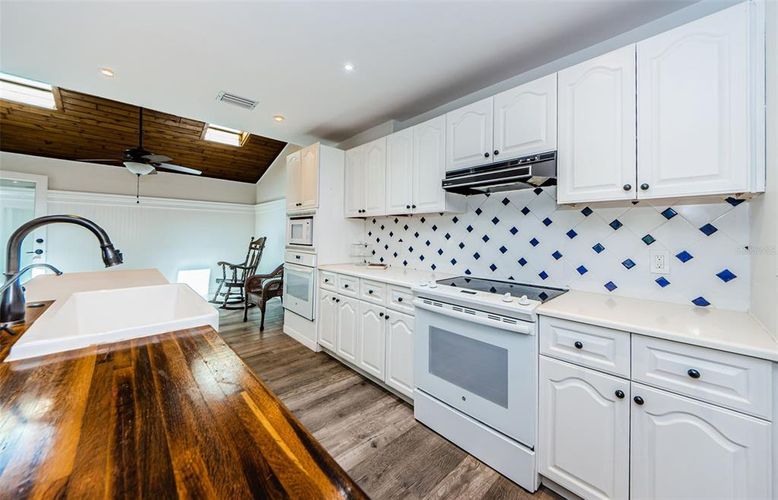 Dining room, Interior, Kitchen, Recessed Lighting, Wooden Ceilings, Wood Texture Flooring