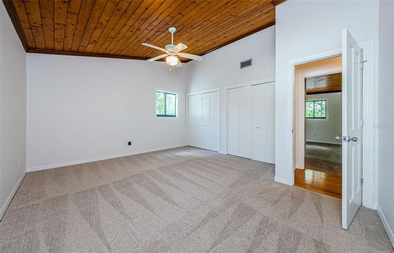 Empty room, Interior, Wooden Ceilings