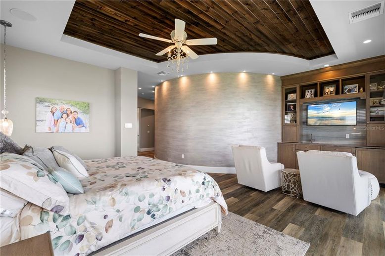 Bedroom, Interior, Pendant Lights, Recessed Lighting, Wooden Ceilings, Wood Texture Flooring