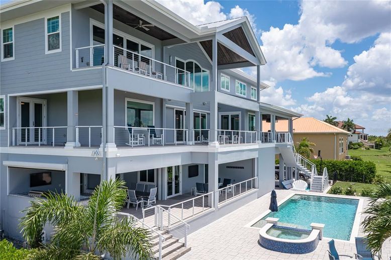 Exterior, Pool