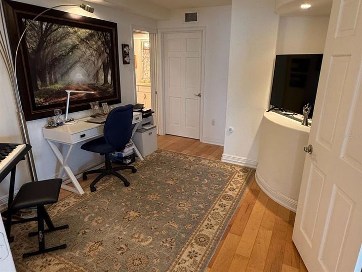 Home Office, Interior, Recessed Lighting, Wood Texture Flooring