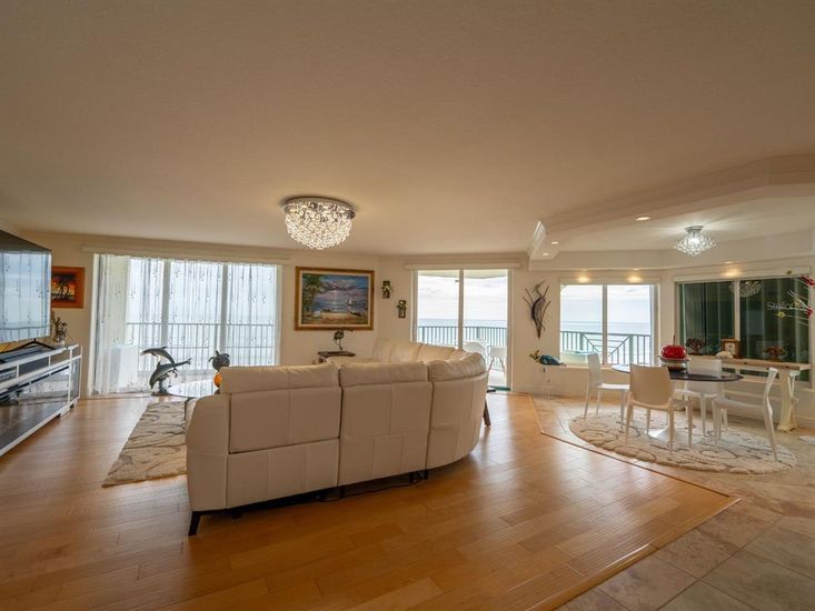 Chandelier, Dining room, Interior, Living room, Recessed Lighting, Wood Texture Flooring