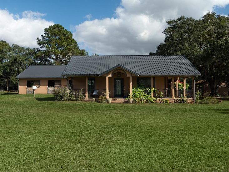 Backyard, Exterior, Facade, Ranch