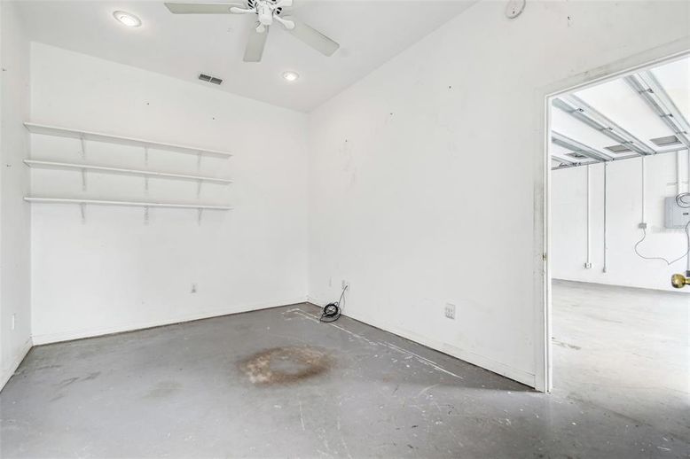 Empty room, Interior, Recessed Lighting