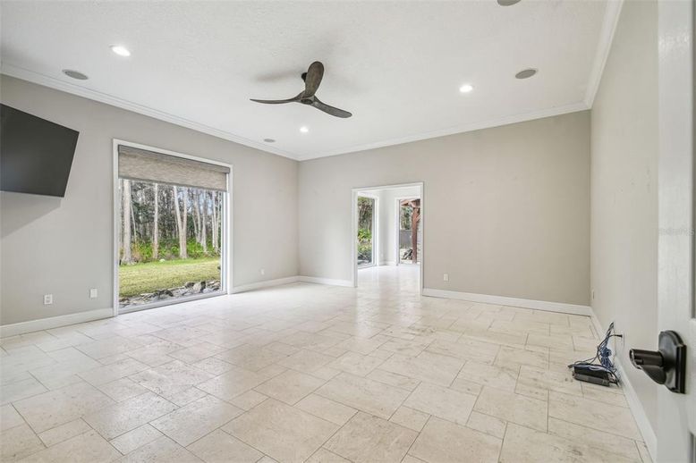 Empty room, Interior, Recessed Lighting