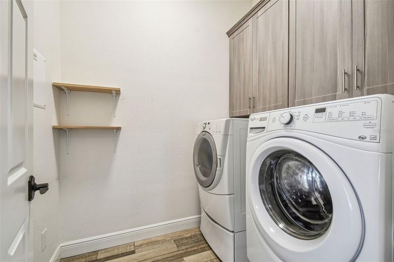 Interior, Washer, Wood Texture Flooring