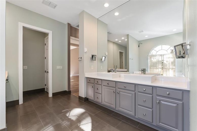 Bathroom, Dual Sink Vanities, Interior, Recessed Lighting