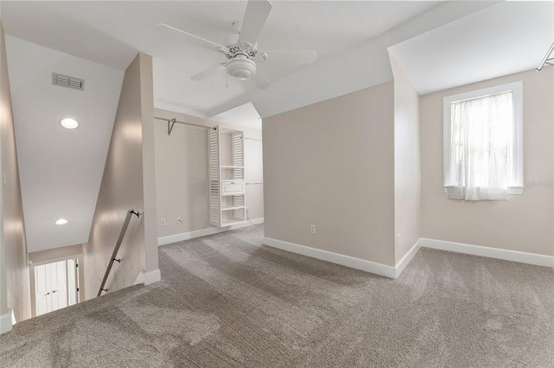 Empty room, Interior, Recessed Lighting