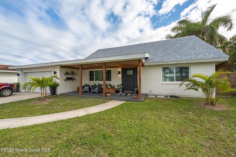 Attached, Exterior, Facade, Brick Facade, Ranch