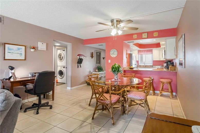 Dining room, Interior, Kitchen, Recessed Lighting, Washer