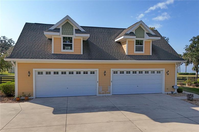 Attached, Exterior, Facade, Cape Cod